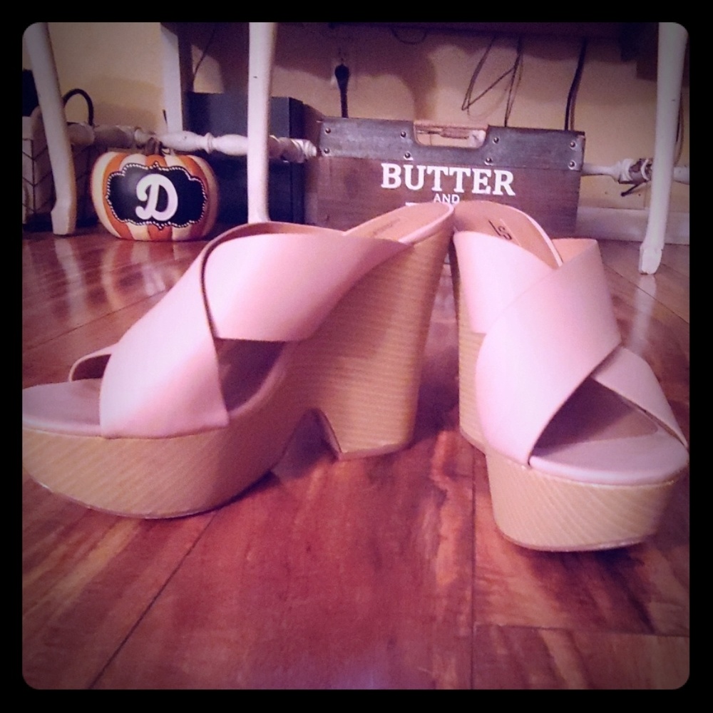 Nude Leila Stone wedges